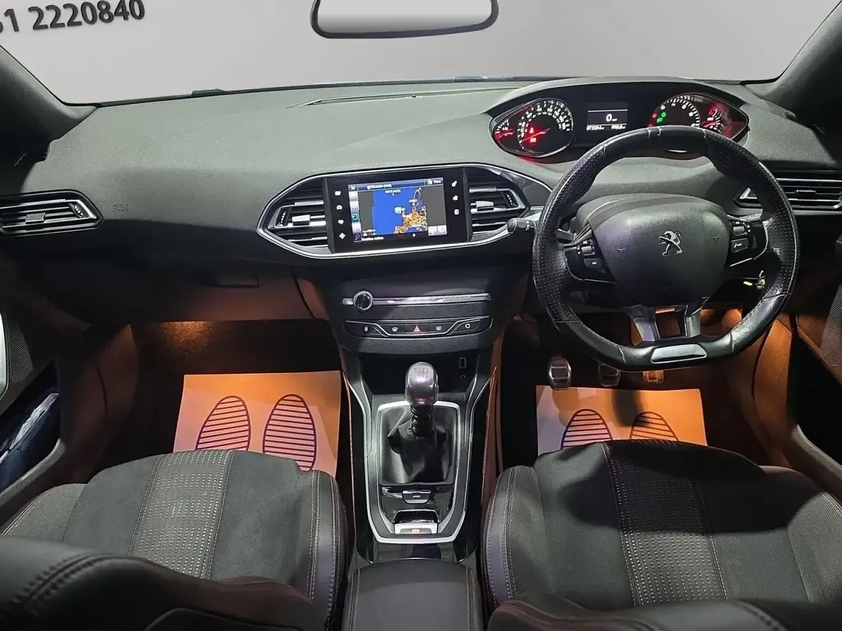 Usado Peugeot 308 GT-line 130 HP (95 kW) 2017 Cinzento Citadino
