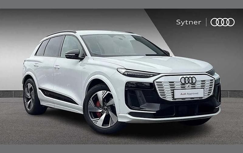White Used 2025 Audi Q6 e-tron Advanced SUV | £53,000 (Super price) - Image 1/4