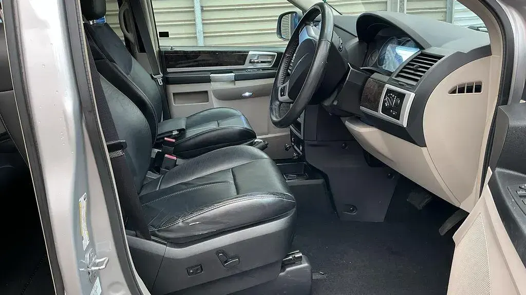 Used Chrysler Grand Voyager Limited 2011 Silver MPV