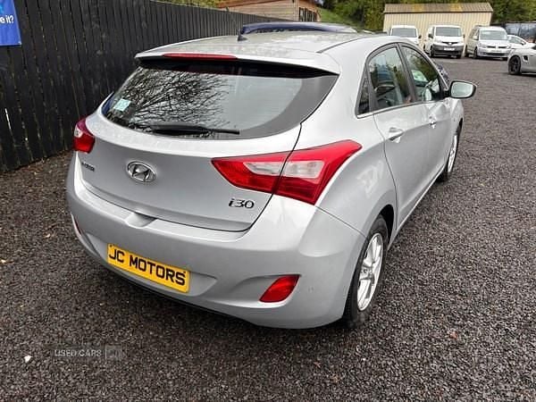 Used Hyundai i30 SE 110 HP (80 kW) 2015 Silver Hatchback