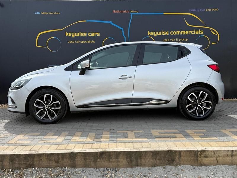 Used Renault Clio V Play 2026 Grey