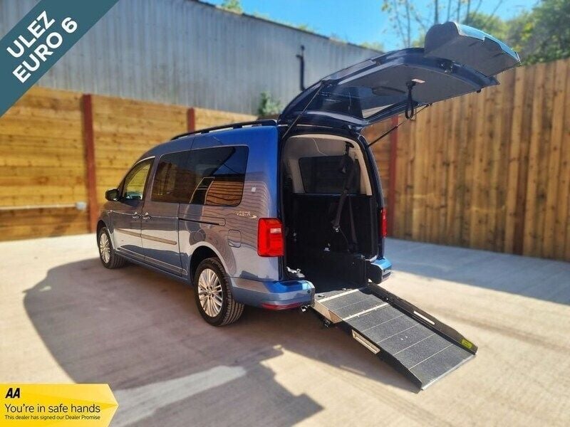 Blue Used 2018 VW Caddy Maxi Life Life MPV | £19,901 (A bit pricey) - Image 1/4