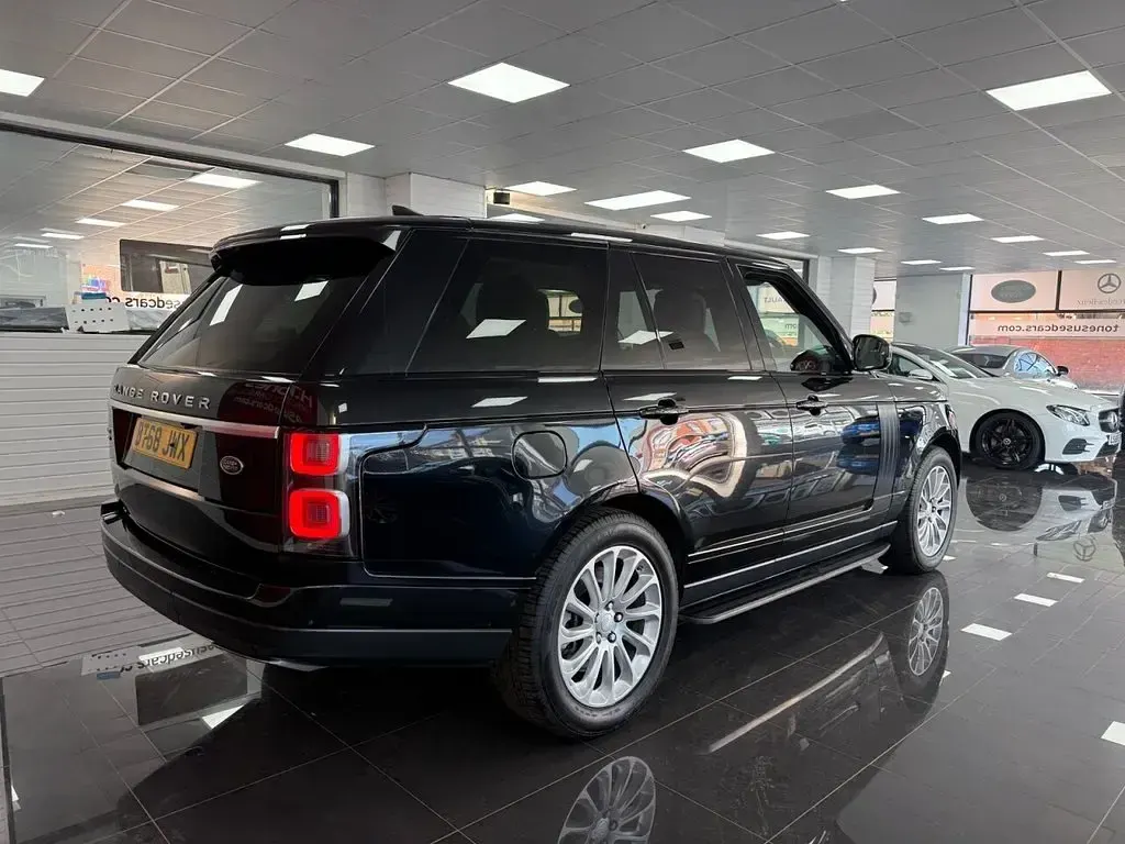 Used Land Rover Range Rover Vogue 404 HP (297 kW) 2019 Power black SUV