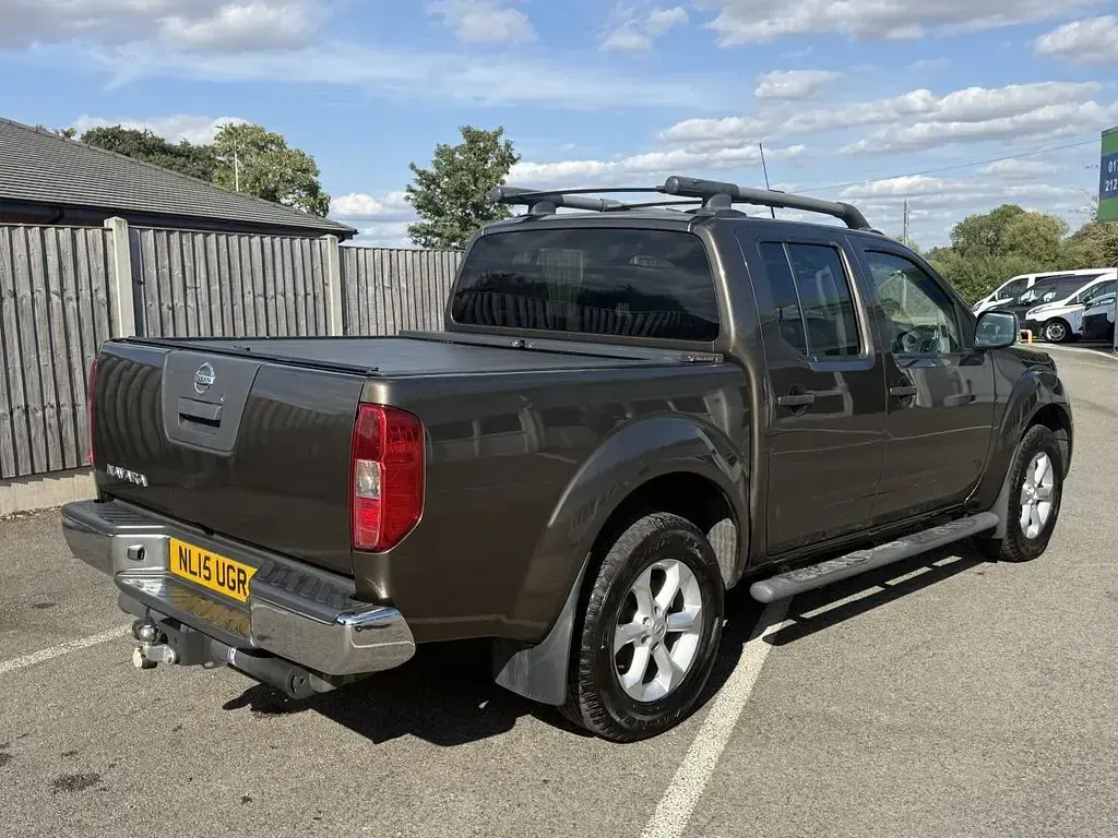 Used Nissan Navara Tekna 190 HP (139 kW) 2015 Beige Pickup