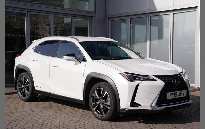 Used Lexus UX 250h 180 HP (132 kW) 2019 White SUV