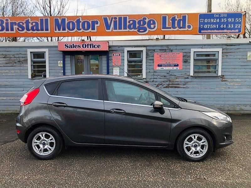 Used Ford Fiesta Titanium 75 HP (55 kW) 2015 Grey Hatchback
