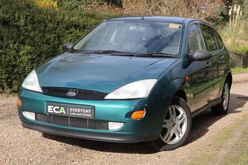 Used Ford Focus 100 HP (73 kW) 2001 Green Sedan