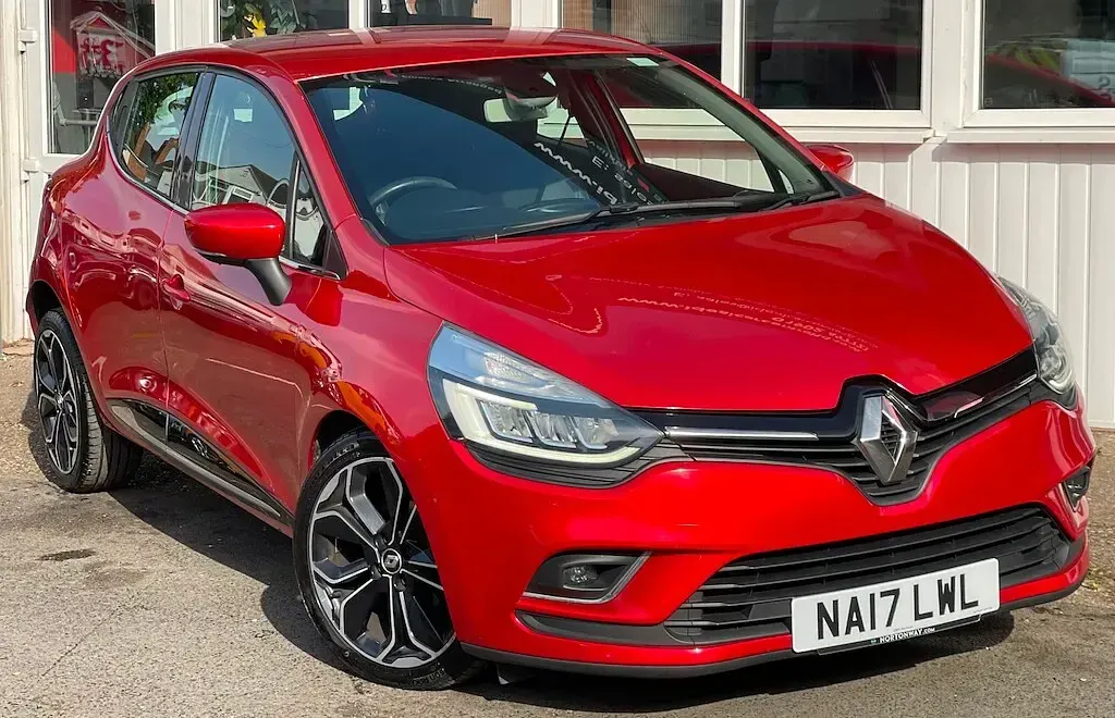 Used Renault Clio IV Dynamique 120 HP (88 kW) 2017 Red Hatchback