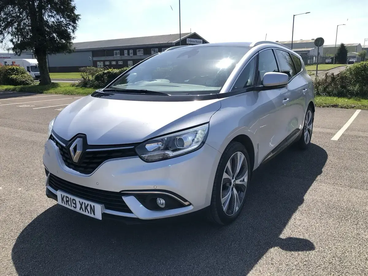 Used Renault Scénic IV Signature 2019 Silver MPV
