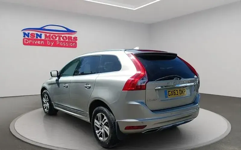 Used Volvo XC60 SE Lux 215 HP (158 kW) 2015 SUV