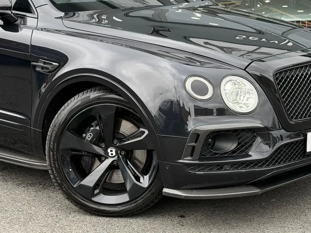 Used Bentley Bentayga 435 HP (319 kW) 2017 Black SUV
