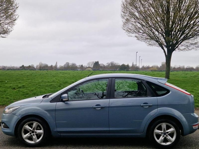 Used Ford Focus Zetec 2009 Blue Hatchback