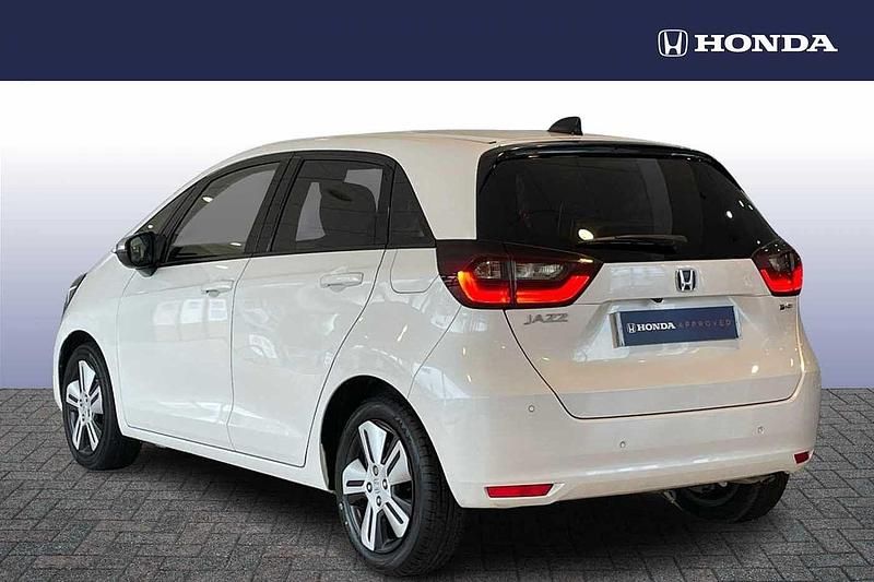 Used Honda Jazz Hybrid 109 HP (80 kW) 2021 White Hatchback