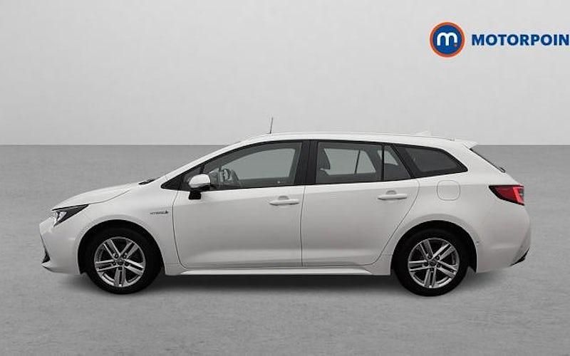 Used Toyota Corolla 184 HP (135 kW) 2021 White Estate