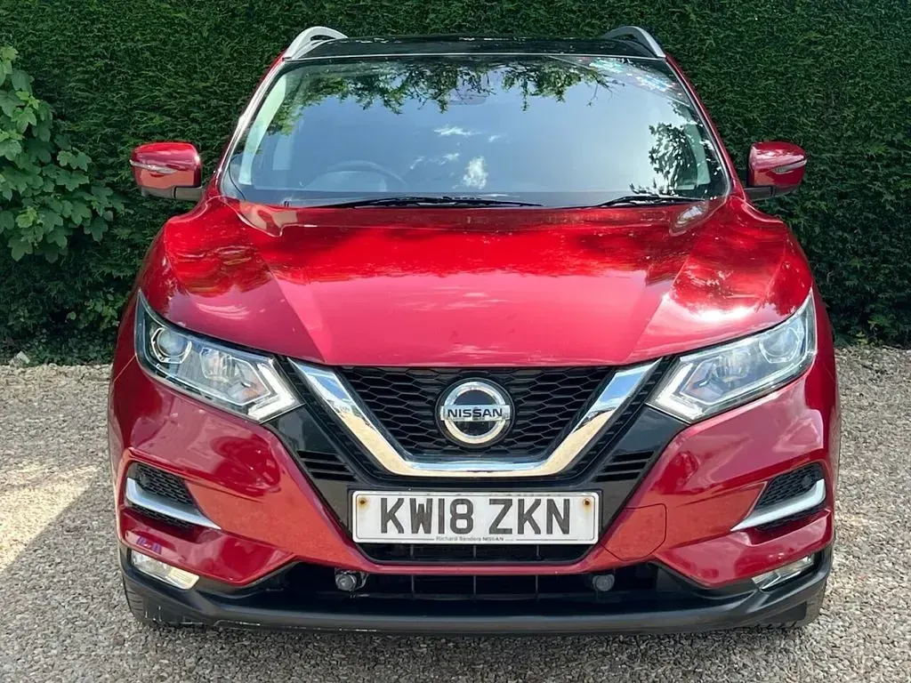 Used Nissan Qashqai N-Connecta 115 HP (84 kW) 2018 Red SUV