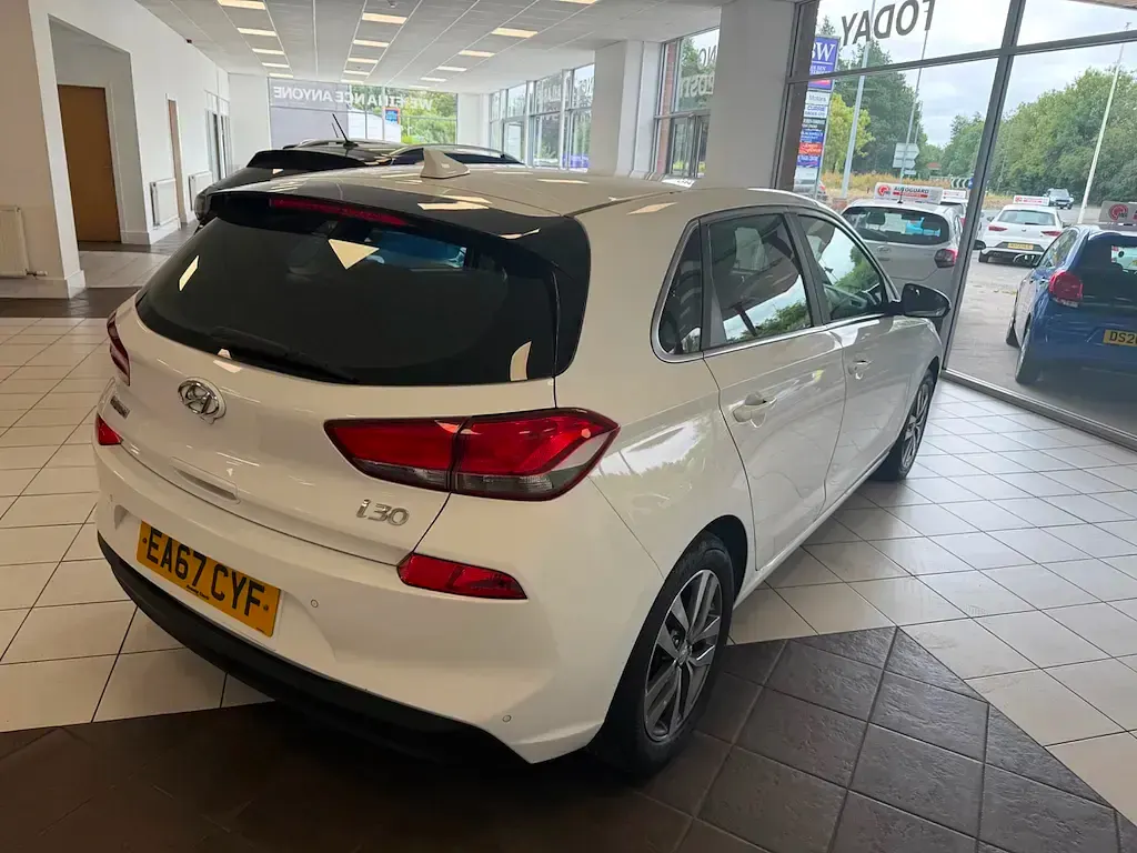 Used Hyundai i30 SE 120 HP (88 kW) 2017 White Hatchback