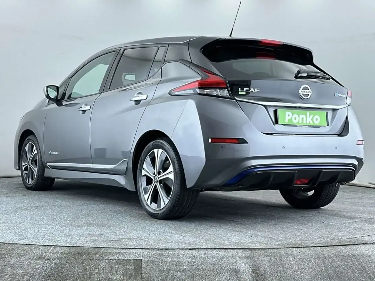 Usado Nissan Leaf N-Connecta 110 kW (150 HP) 2019 Cinzento Citadino