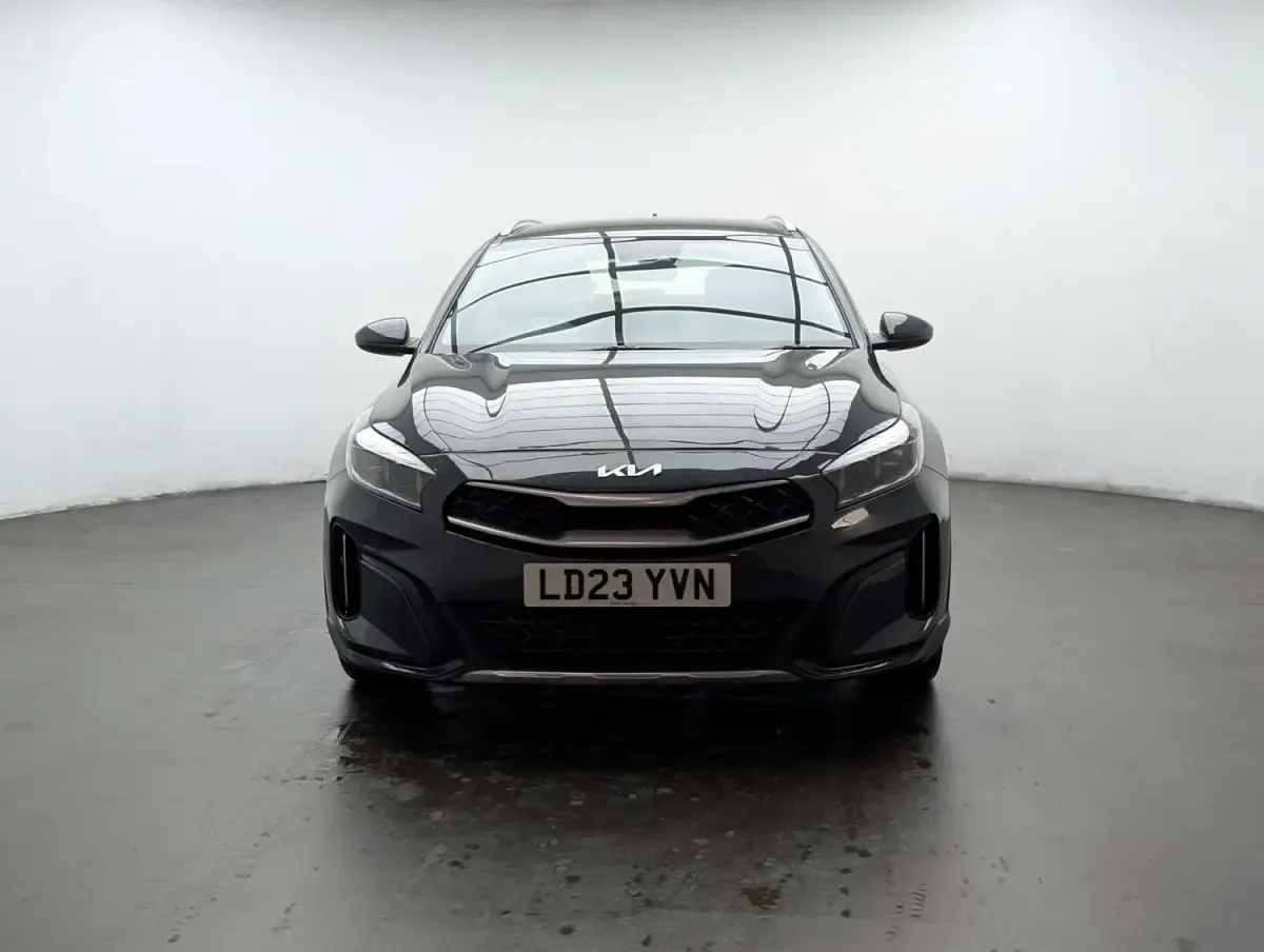 Usado Kia XCeed 2023 Gris SUV