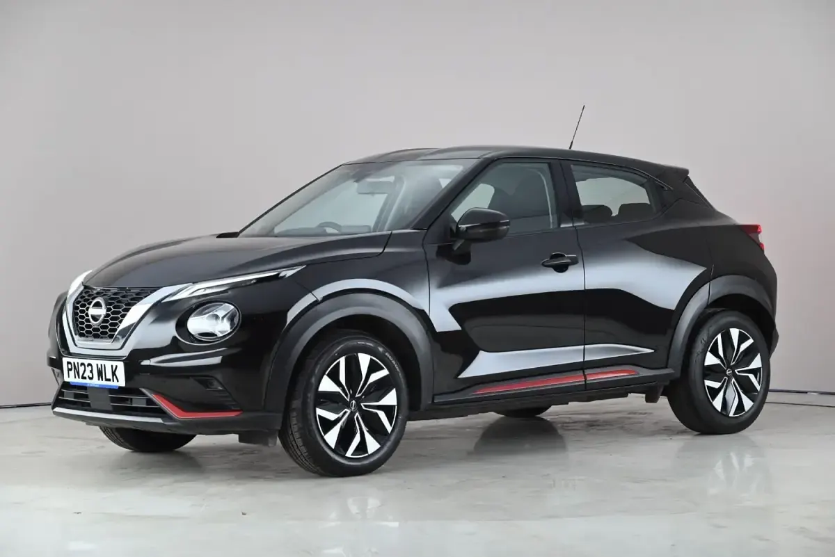 Używany Nissan Juke Acenta 114 KM (83 kW) 2023 Czarny SUV