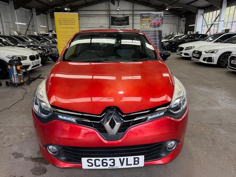 Used Renault Clio IV Dynamique 90 HP (66 kW) 2014 Red Hatchback