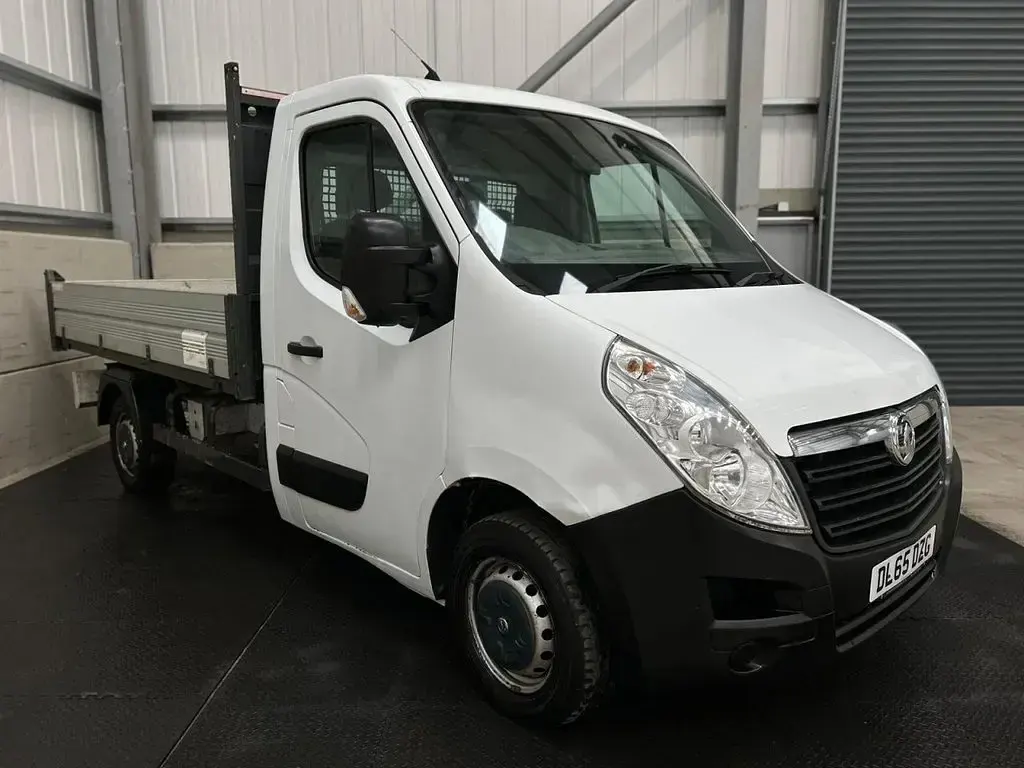 Used Vauxhall Movano 125 HP (91 kW) 2015 White MPV