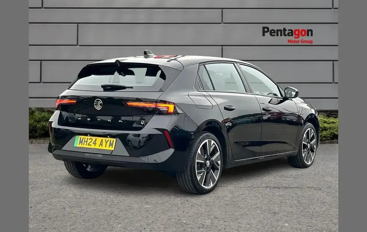 Used Vauxhall Astra Design Edition 113 kW (154 HP) 2024 Black Hatchback