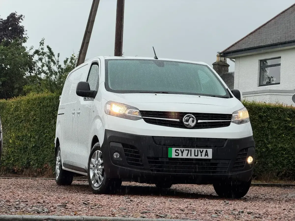 Used Vauxhall Vivaro 100 kW (136 HP) 2021 White MPV