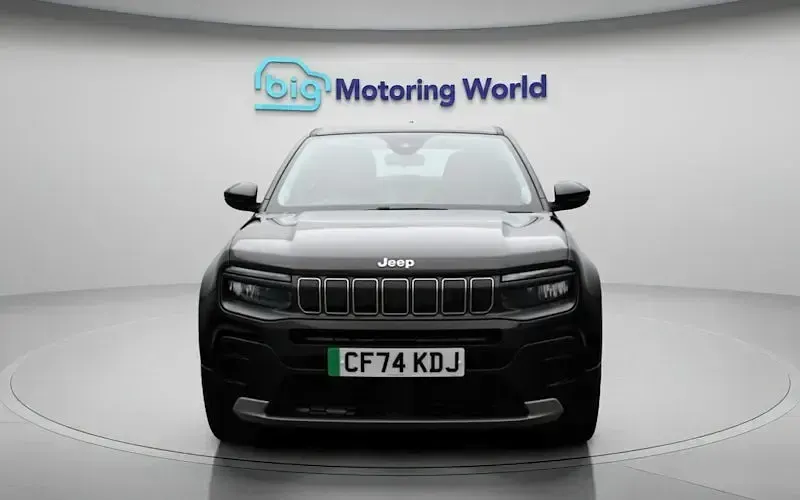 Begagnad Jeep Avenger Altitude 114 kW (156 HK) 2024 Svart SUV
