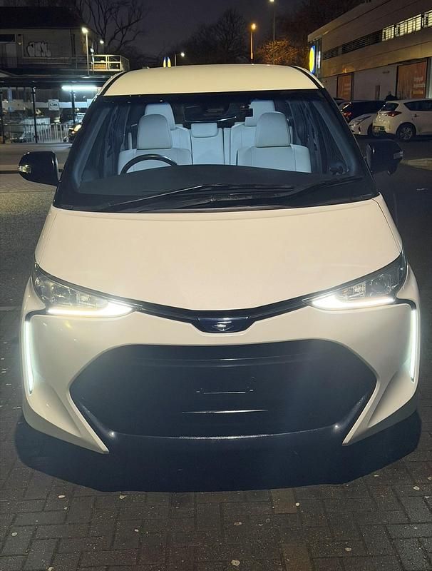 Used Toyota Estima Hybrid 2017 White MPV