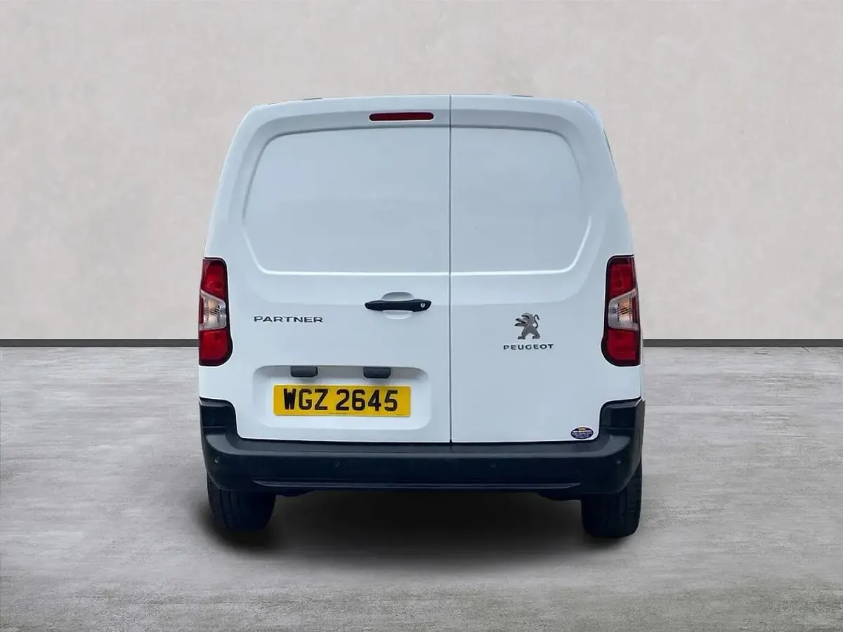 Used Peugeot Partner Premium 131 HP (96 kW) 2022 White MPV