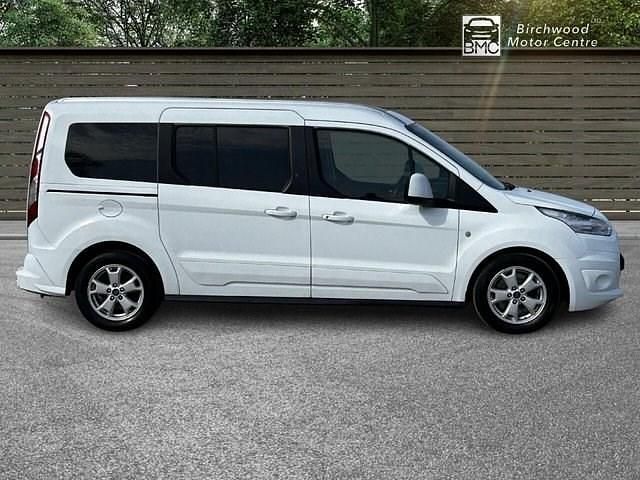 Used Ford Tourneo Connect Titanium 120 HP (88 kW) 2017 White MPV