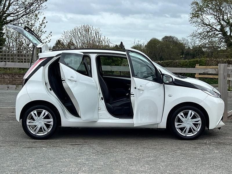 Usado Toyota Aygo x-press 2015 Branco Citadino