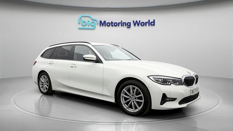 Used 2021 BMW 320 Estate | £21,800 (Fair price) - Image 1/2
