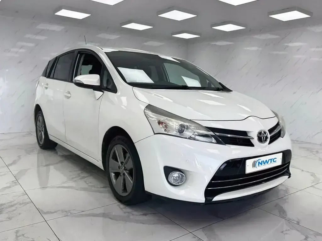 Usado Toyota Verso Trend 110 HP (80 kW) 2014 Branco Monovolume