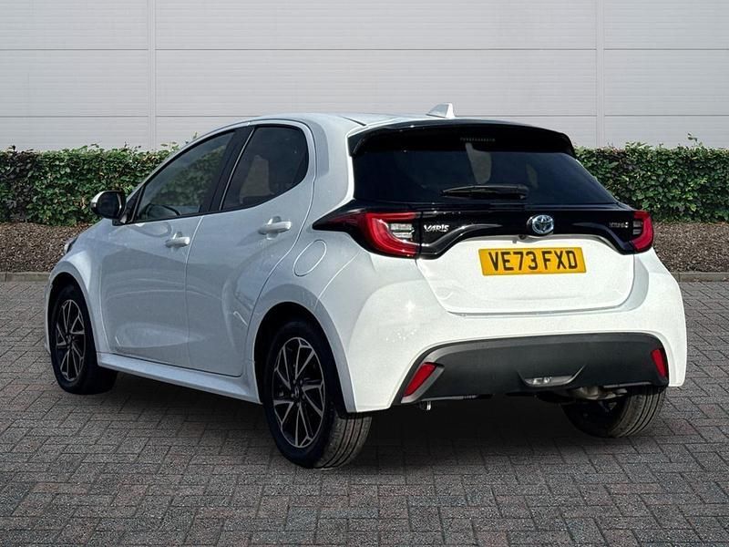 Used Toyota Yaris Hybrid Design 2024 White Hatchback