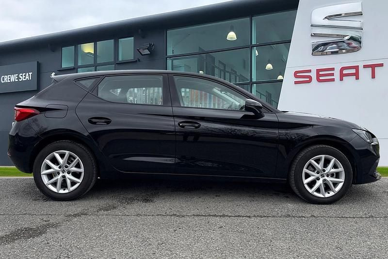 Begagnad Seat Leon SE 115 HK (84 kW) 2024 Svart Halvkombi
