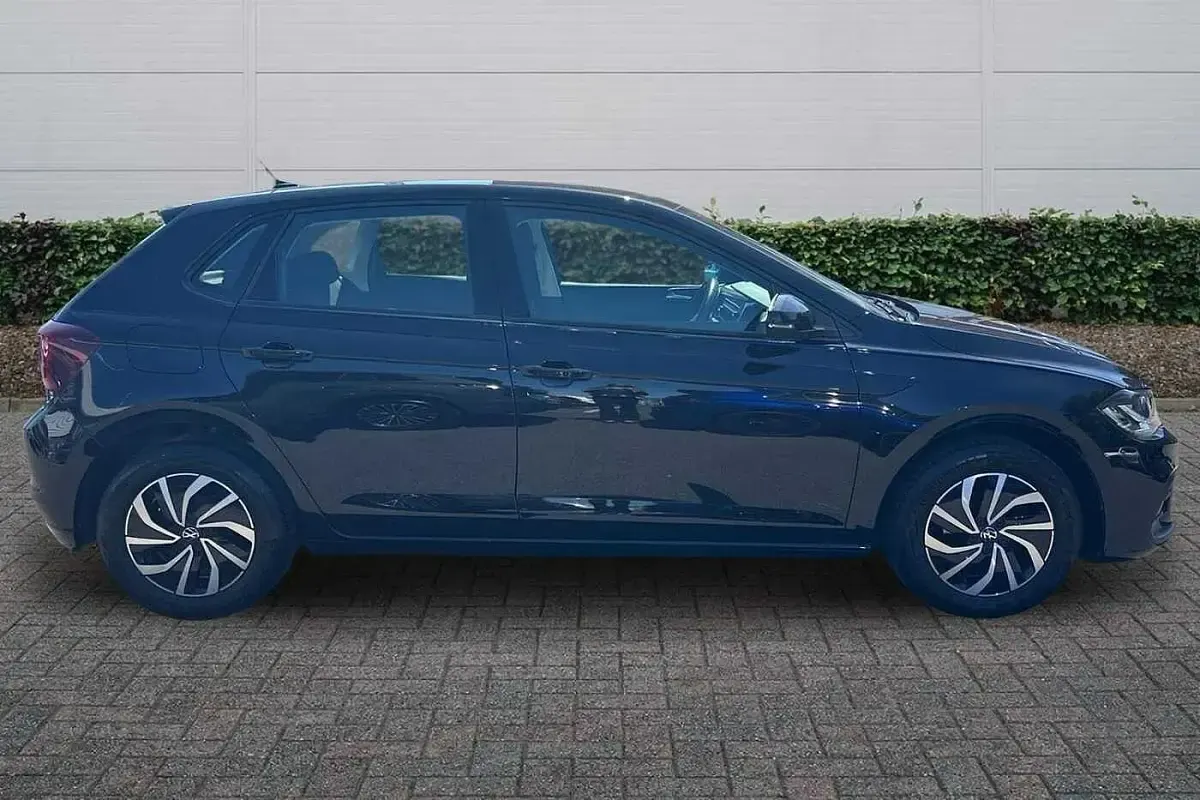 Used VW Polo Life 95 HP (69 kW) 2024 Black Hatchback