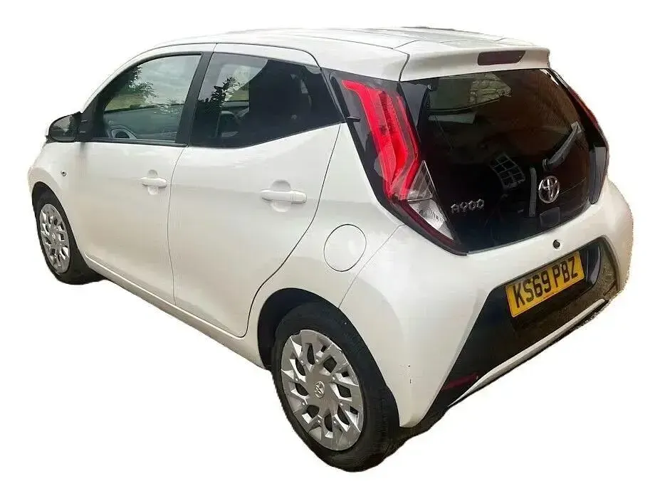 Used Toyota Aygo X-play 71 HP (52 kW) 2019 White Hatchback