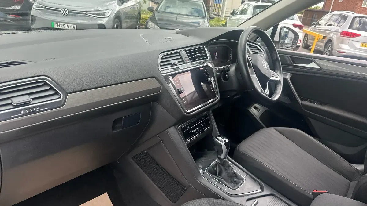 Used VW Tiguan Allspace Life 150 HP (110 kW) 2023 White SUV