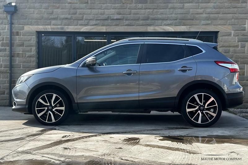 Used Nissan Qashqai Tekna 130 HP (95 kW) 2014 Grey SUV