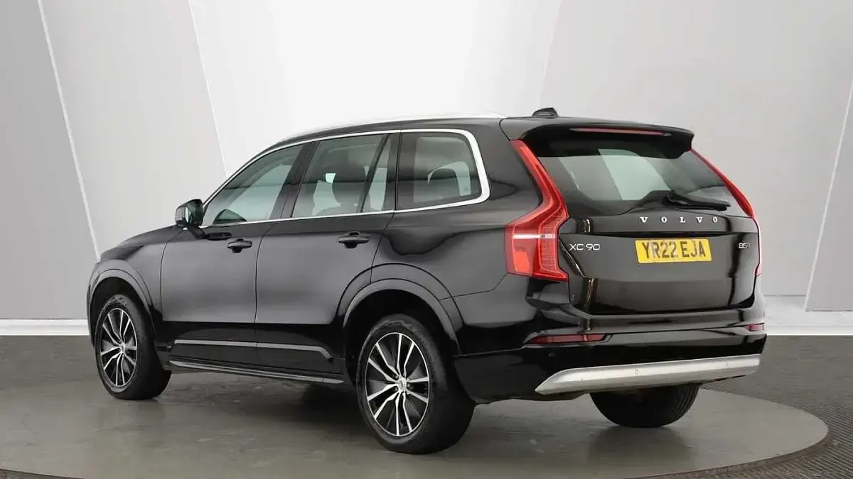 Used Volvo XC90 Momentum 235 HP (172 kW) 2022 Black SUV