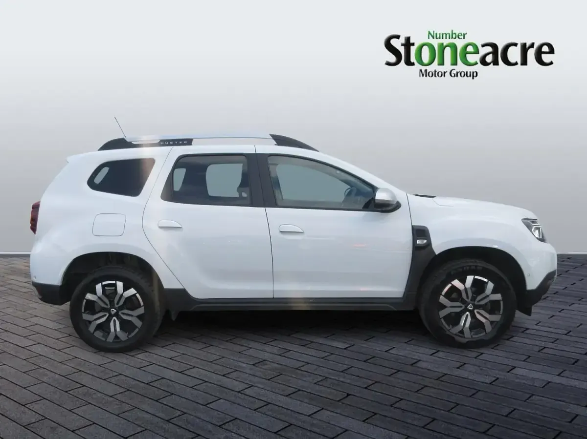 Used Dacia Duster Prestige 100 HP (73 kW) 2022 White SUV