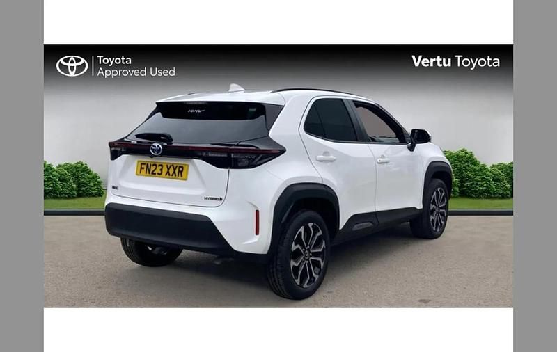 Used Toyota Yaris Cross Design 113 HP (83 kW) 2023 White SUV
