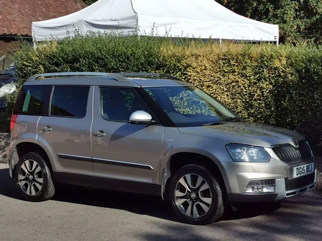 Used Skoda Yeti LAURIN & KLEMENT 140 HP (102 kW) 2015 Beige SUV