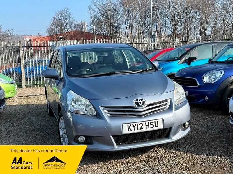 Used Toyota Verso 2012 Blue MPV