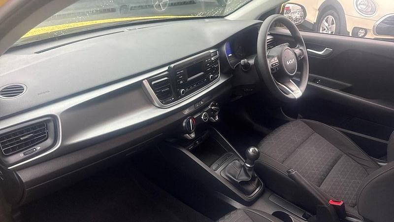 Used Kia Rio Family 84 HP (61 kW) 2022 Yellow Hatchback