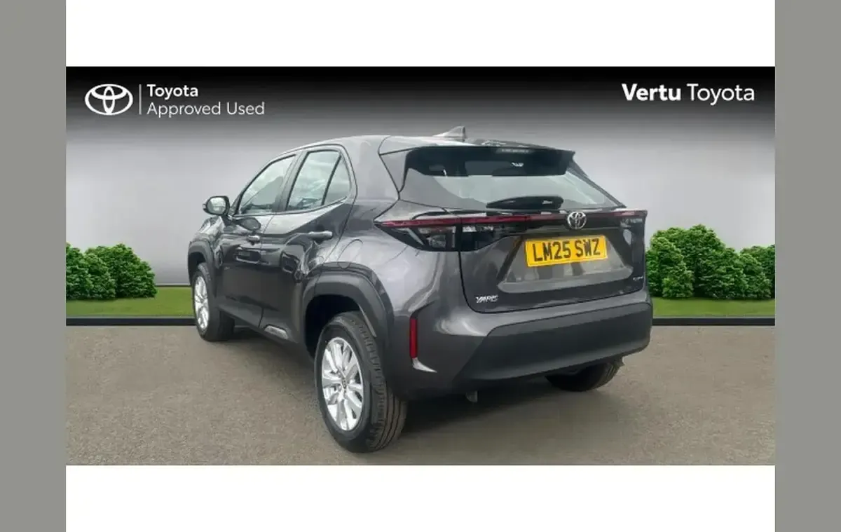Used Toyota Yaris Cross 113 HP (83 kW) 2025 Grey SUV