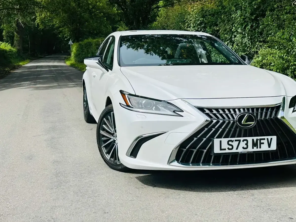 Used Lexus ES300H 2023 White Sedan