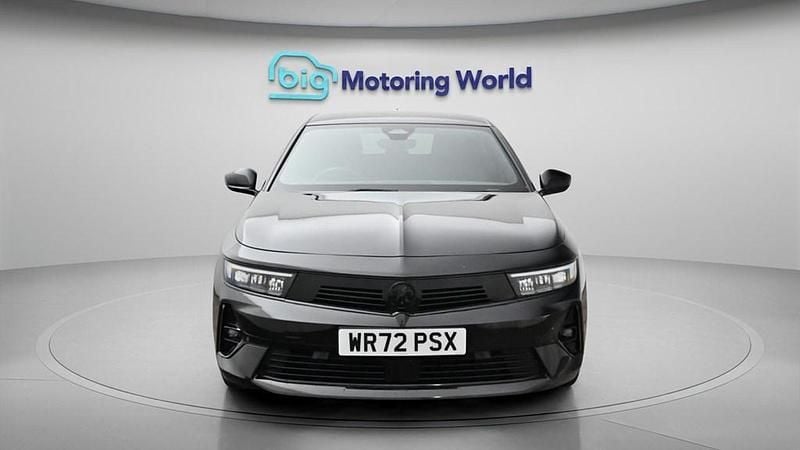 Second-hand Vauxhall Astra GS Line 130 CP (95 kW) 2022 Negru Hatchback