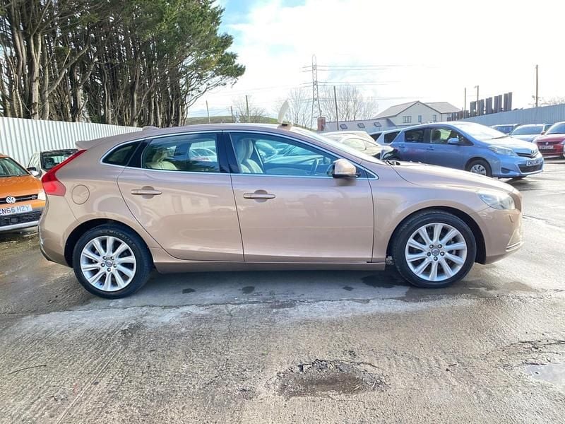 Used Volvo V40 R-Design 2013 Pink Hatchback